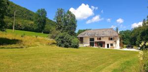 a house in a field with a large yard at Maison de campagne 10 min d'Aix in La Biolle
