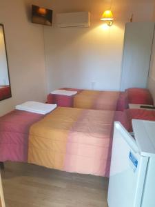a room with two beds in a hotel room at Agriturismo Casamia in Paglieta +7 photos