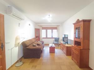 a living room with a couch and a tv at Casa Rural en Valmuel El Arquero in Valmuel