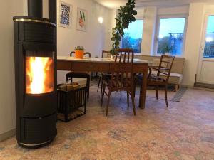 a fireplace in a living room with a table and chairs at Ferienhaus Blaues Häuschen in Freudenberg am Main