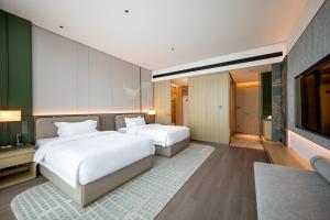Qinglian Jinghe Hotel Wuhan Zoo International Expo Center Branch客房内的一张或多张床位