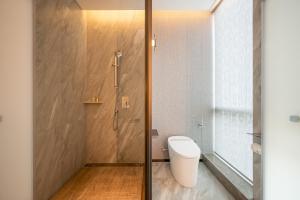 Qinglian Jinghe Hotel Wuhan Zoo International Expo Center Branch的一间浴室