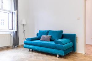 Część wypoczynkowa w obiekcie Spacious 2BR Apt -Near Wiener Stadthalle BurggasseWiener Well Located