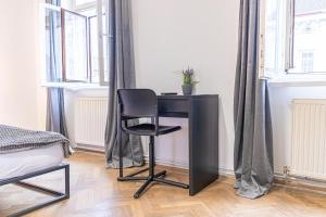 Część wypoczynkowa w obiekcie Spacious 2BR Apt -Near Wiener Stadthalle BurggasseWiener Well Located