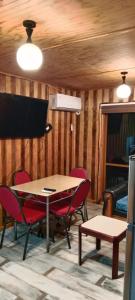 a room with a table and chairs and a projector at Cabañas vista hermosa in Puerto Chacabuco