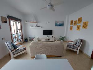 A television and/or entertainment centre at Casa La Palmera