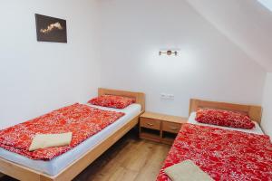 A bed or beds in a room at Apartmány Paľovci