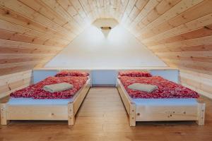 A bed or beds in a room at Apartmány Paľovci