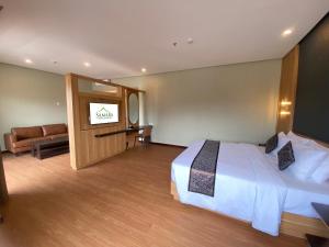 Katil atau katil-katil dalam bilik di Samara Resort