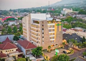 Pemandangan gunung umum atau pemandangan gunung yang diambil dari resort