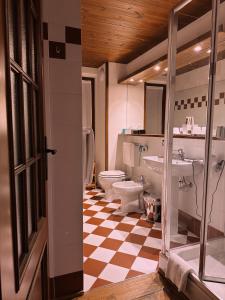 a bathroom with a toilet and a sink at Le Samovar Guest House in Breuil-Cervinia