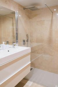 A bathroom at Moderno Apartamento en Guadalmina Golf - Marbella