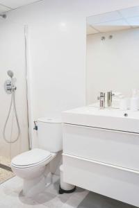 A bathroom at Moderno Apartamento en Guadalmina Golf - Marbella