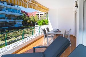 A balcony or terrace at Moderno Apartamento en Guadalmina Golf - Marbella