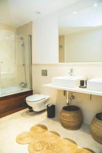 Zdjęcie z galerii obiektu Exclusivo apartamento en Los Flamingos Golf w mieście Estepona