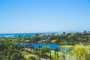 Zdjęcie z galerii obiektu Exclusivo apartamento en Los Flamingos Golf w mieście Estepona