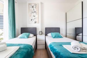Posteľ alebo postele v izbe v ubytovaní Luxury modern penthouse w jacuzzi & huge terrace