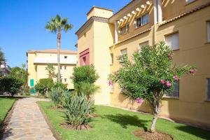 Vonkajšia záhrada v ubytovaní Precioso ático en Cabopino - Marbella
