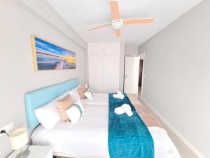 A bed or beds in a room at Acogedor Ap. 1hab. Torremolinos Még 5 kép