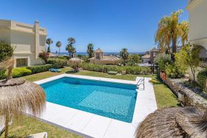Bazén v ubytování Spacious 3 BED Home in La Quinta Golf- Marbella nebo v jeho okolí