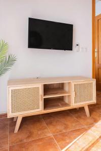Televízia a/alebo spoločenská miestnosť v ubytovaní Ap. 1hab en 1a linea - Pedregalejo playa