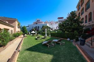 Vonkajšia záhrada v ubytovaní Luxury App. A 2 MIN de Puerto Banus