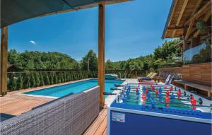 Bazén v ubytovaní Beautiful Home In Gornji Zvecaj alebo v jeho blízkosti