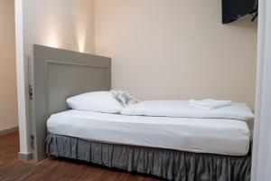 Postel nebo postele na pokoji v ubytování Friedrich von Schiller Hotel
