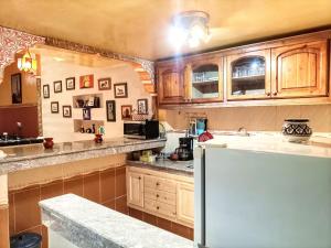 O bucătărie sau chicinetă la Riad Oued Issil