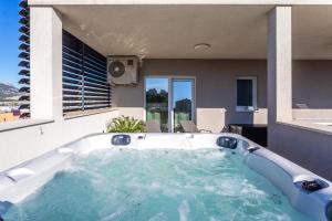Fotografia z galérie ubytovania Luxury modern penthouse w jacuzzi & huge terrace v Splite