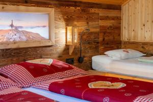 Rúm í herbergi á Gasserhütte