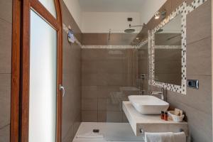 a bathroom with a sink and a mirror at Hotel Mariposas in Villasimius