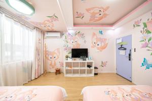 TV o dispositivi per l'intrattenimento presso Shanghai Monegative Time Garden Hotel Disney Store