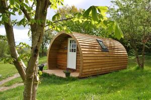 Taman di luar Silverbirch Glamping Pod +3 gambar