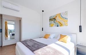 Posteľ alebo postele v izbe v ubytovaní 3 Bedroom Amazing Home In Blato