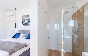Posteľ alebo postele v izbe v ubytovaní 3 Bedroom Amazing Home In Blato