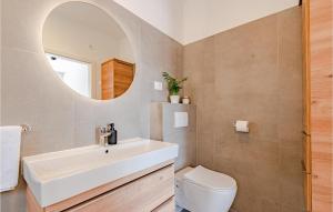 Kúpeľňa v ubytovaní 3 Bedroom Amazing Home In Blato