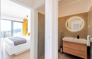 Posteľ alebo postele v izbe v ubytovaní 3 Bedroom Amazing Home In Blato