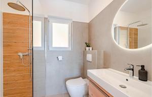 Kúpeľňa v ubytovaní 3 Bedroom Amazing Home In Blato