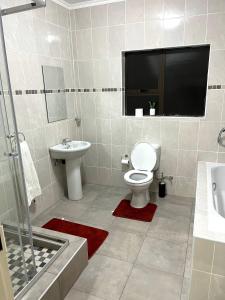 Rehoboth Ezulwini Suites的一间浴室