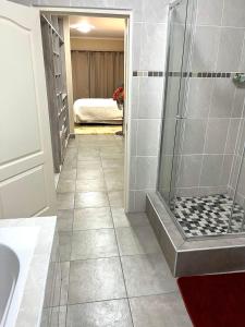 Rehoboth Ezulwini Suites的一间浴室