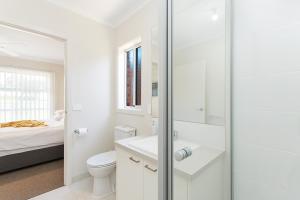 Ένα μπάνιο στο Morview Holiday Homes-Implala