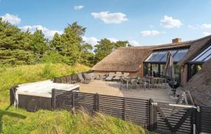 Zahrada ubytování Lovely Home In Ringkøbing With Sauna