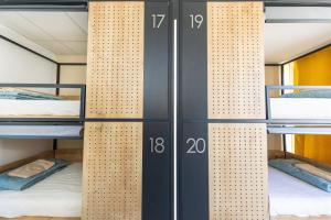 Posteľ alebo postele v izbe v ubytovaní Hostel Petra Marina
