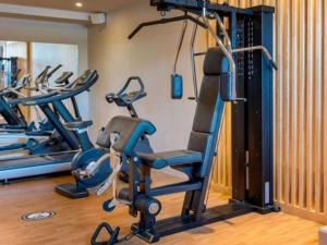 Posilňovňa alebo fitness centrum v ubytovaní Novotel Madrid City Las Ventas