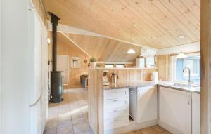 Dapur atau dapur kecil di Holiday Home Blomstervangen Ka