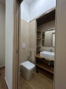 Koupelna v ubytování Somnia Luxury Rooms + 37 fotografií