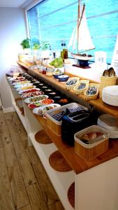 Jedlo v ubytovaní bed & breakfast alebo blízkom okolí