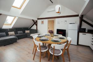 Nhà bếp/bếp nhỏ tại H30 Apartman Classic +32 ảnh