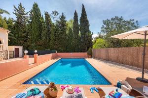 Basen w obiekcie Villa Capricho - PlusHolidays lub w pobliżu
